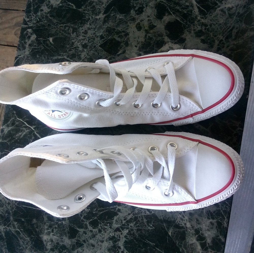Convers shoes white